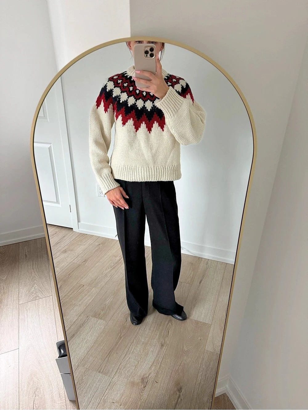 H&M Fair Isle Crewneck Sweater in Cream & Red Size Medium